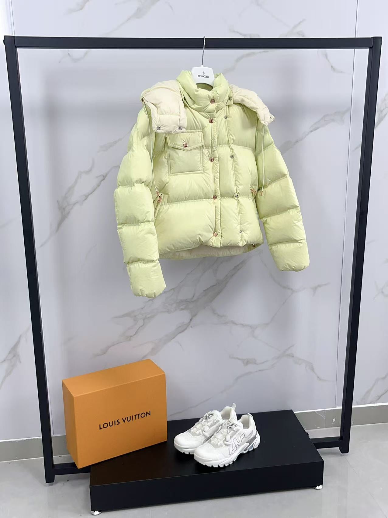 벨라 / MC 후드 쇼트 패딩 재킷