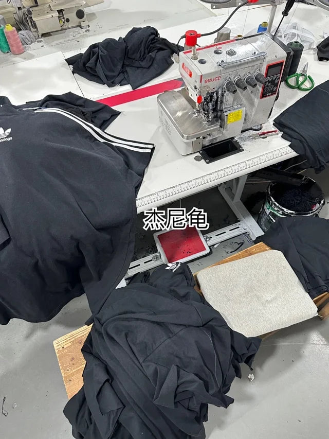 꼬부기 / 발렌시아가 콜라보 3선 반팔 티셔츠