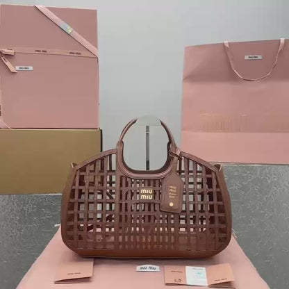 카타 / 미우미우 여름 신상 비치백