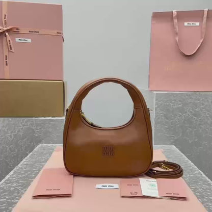 카타 / 미우미우 가을 겨울 컬렉션 빈티지 호보
