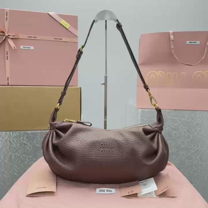 카타 / 미우미우 새 크루아상
