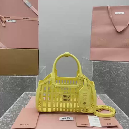 카타 / 미우미우 여름 신상 비치백