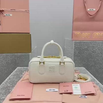 카타 / 미우미우 신형 볼링백
