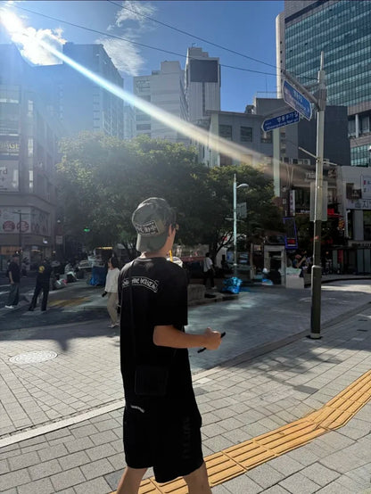 사탄 / 발렌시아가 가슴 포켓 스크롤 프린트 반팔 티셔츠