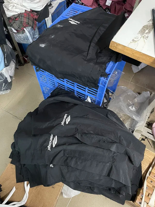 사탄 / 발렌시아가 나일론 루즈핏 쇼츠