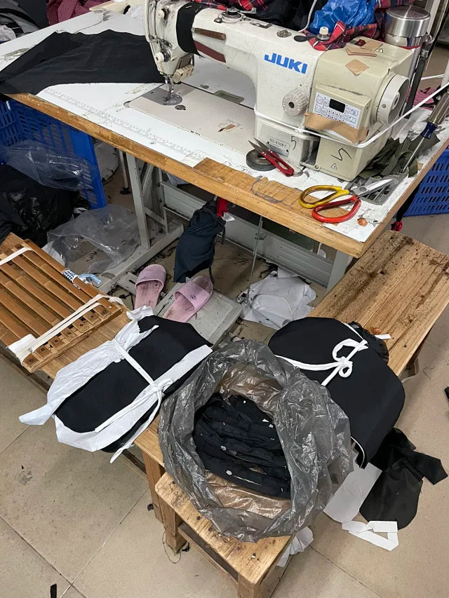 사탄 / 발렌시아가 나일론 루즈핏 쇼츠