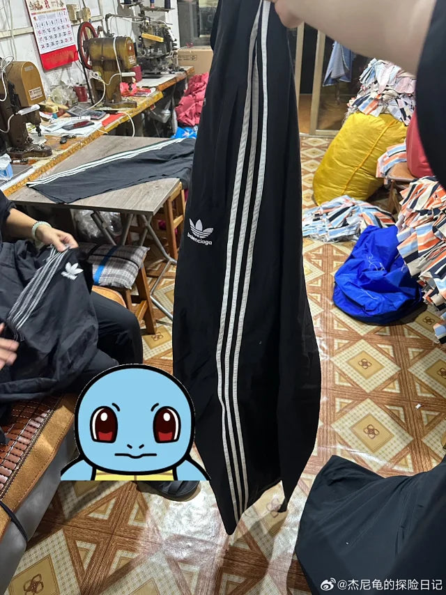 꼬부기 / 발렌시아가 콜라보 자수 스트라이프 스포츠 자켓 긴바지 세트