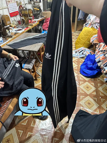 꼬부기 / 발렌시아가 콜라보 자수 스트라이프 스포츠 자켓 긴바지 세트