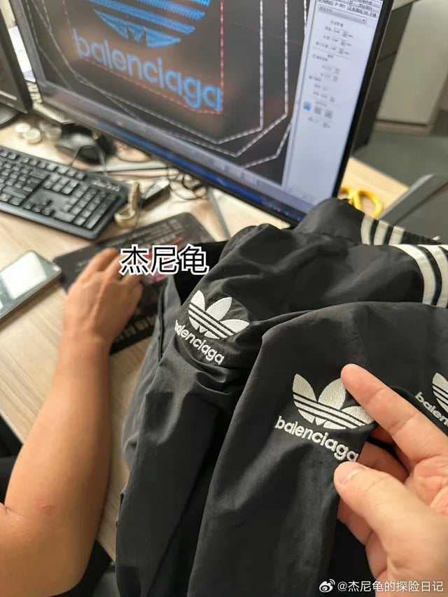 꼬부기 / 발렌시아가 콜라보 자수 스트라이프 스포츠 자켓 긴바지 세트