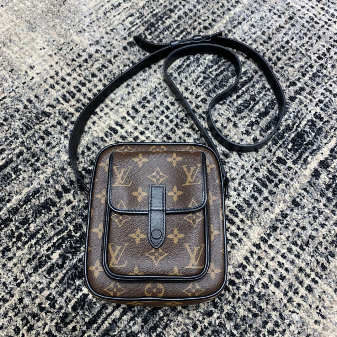 oc factory/Louis Vuitton small shoulder bag