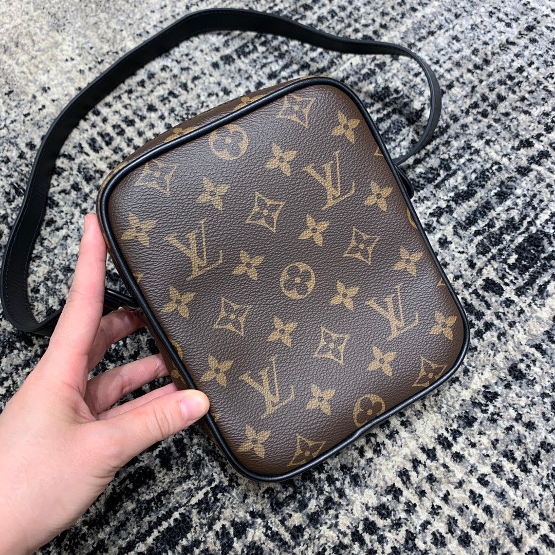oc factory/Louis Vuitton small shoulder bag