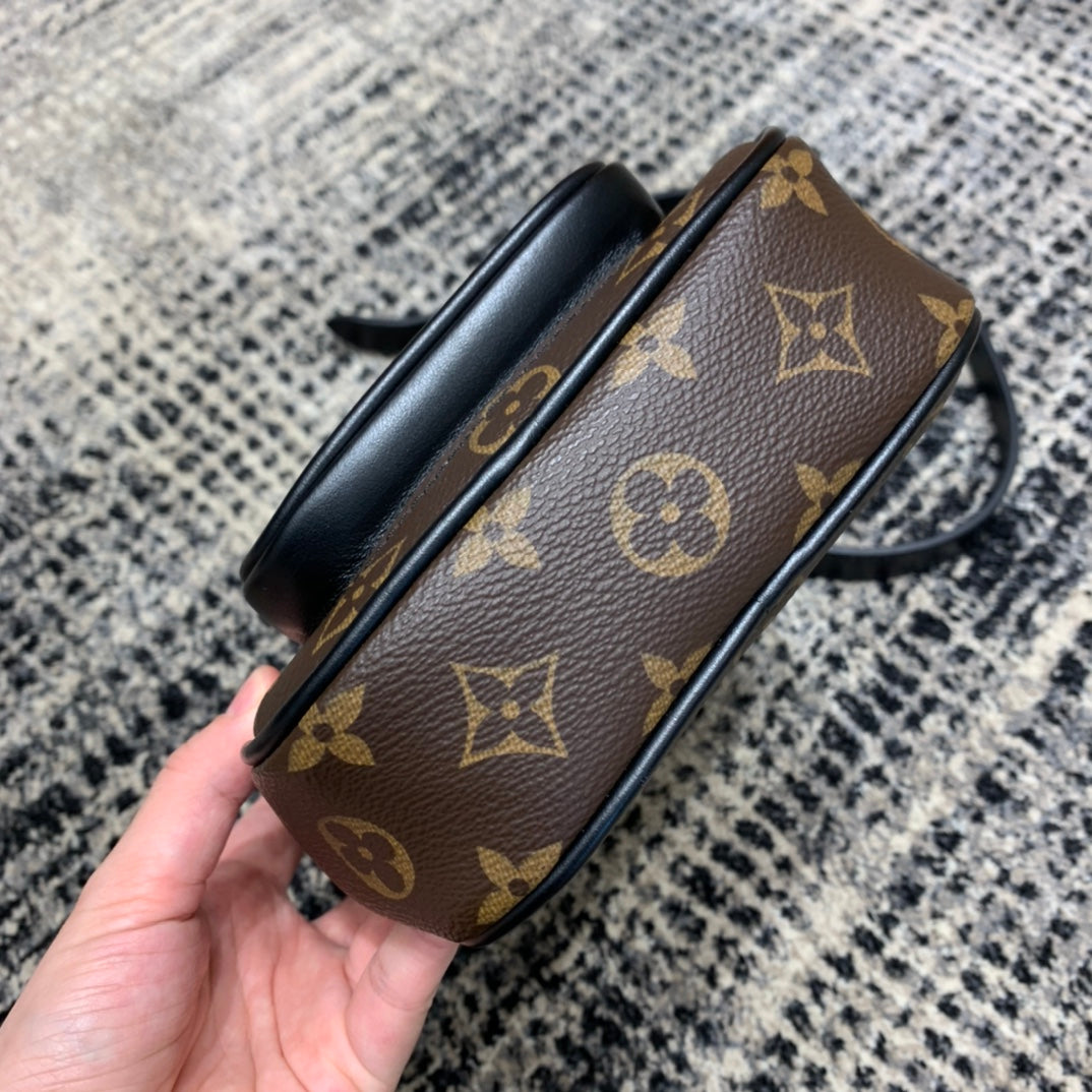 oc factory/Louis Vuitton small shoulder bag
