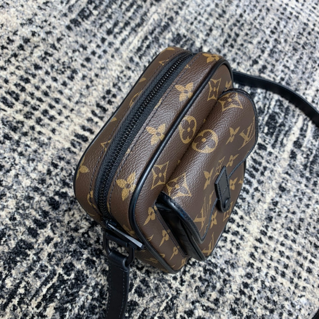 oc factory/Louis Vuitton small shoulder bag
