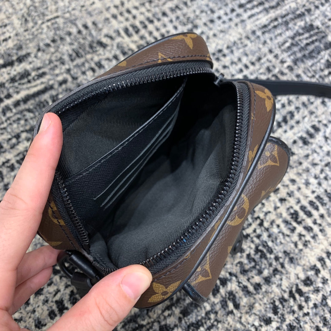 oc factory/Louis Vuitton small shoulder bag