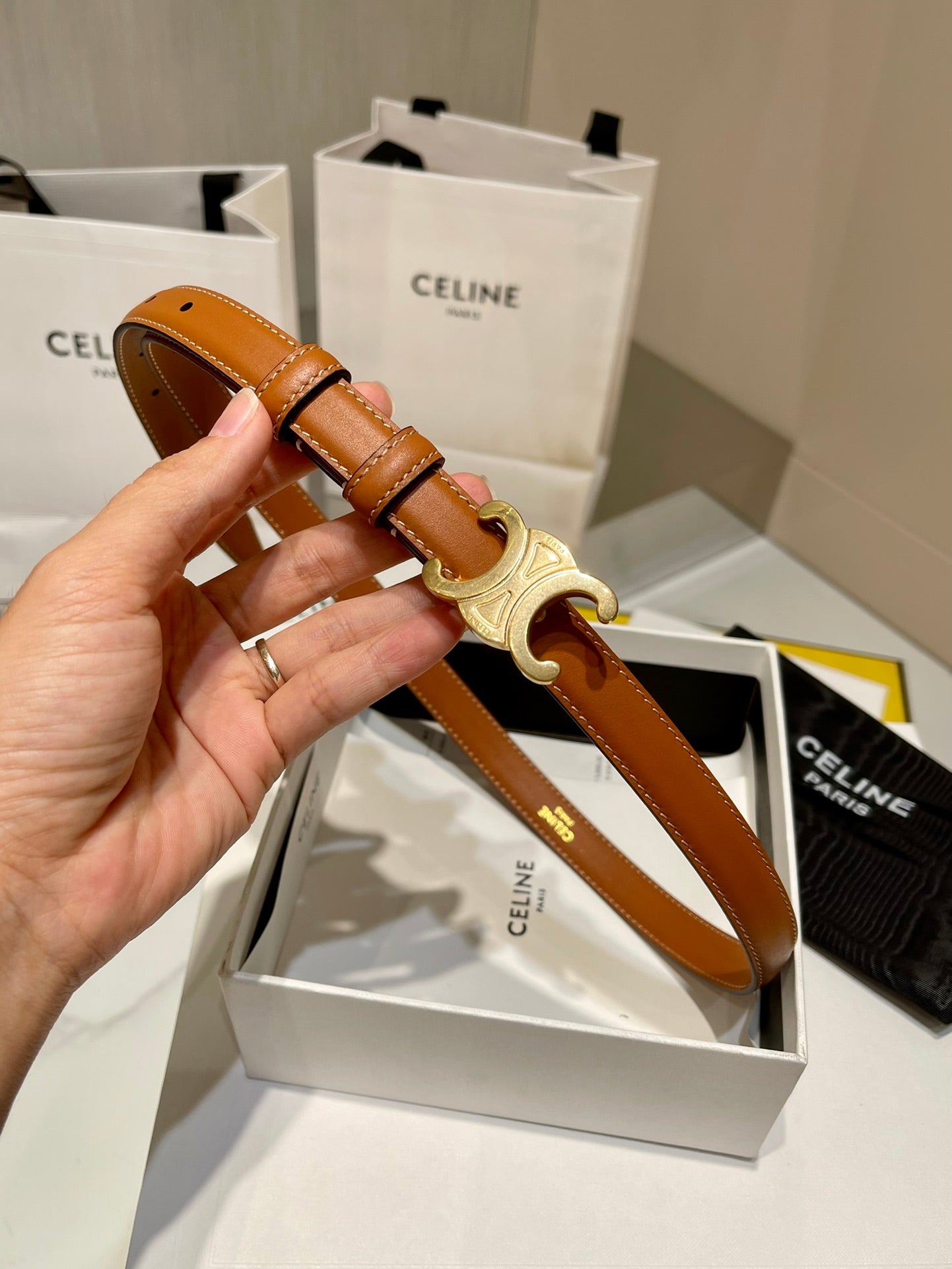 셀린느 벨트