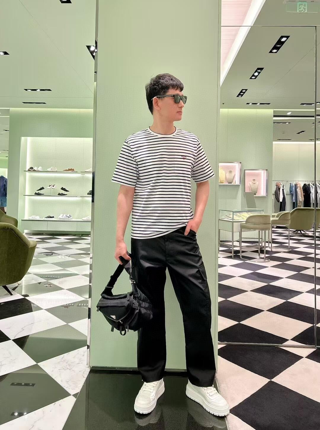 R공장/프라다 남성 반팔 티셔츠