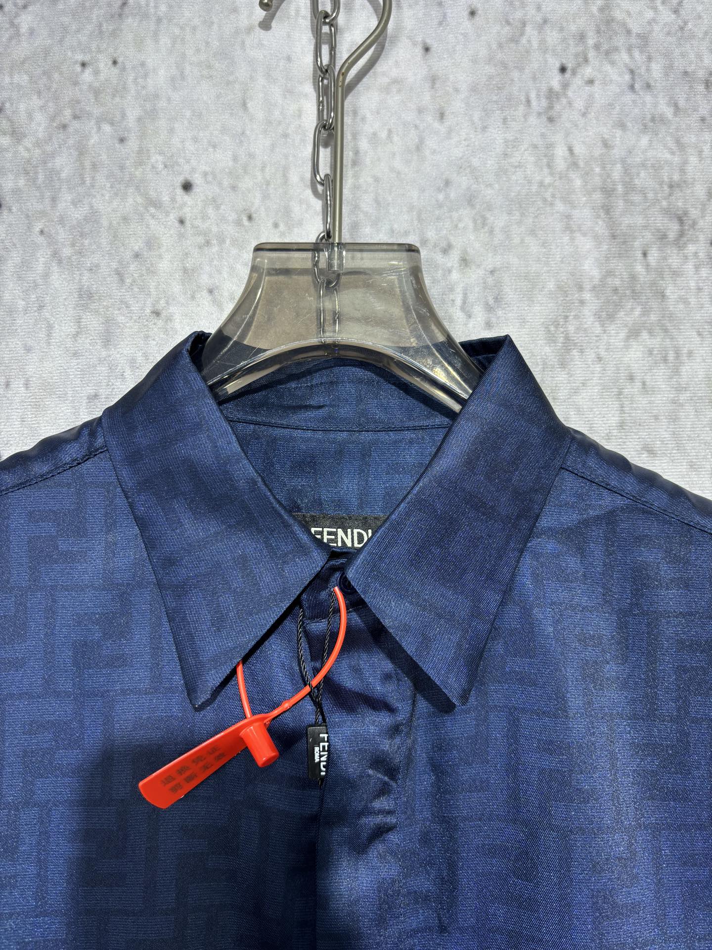 Chain / Fendi Men's Single Buckle Short Sleeve Shirt