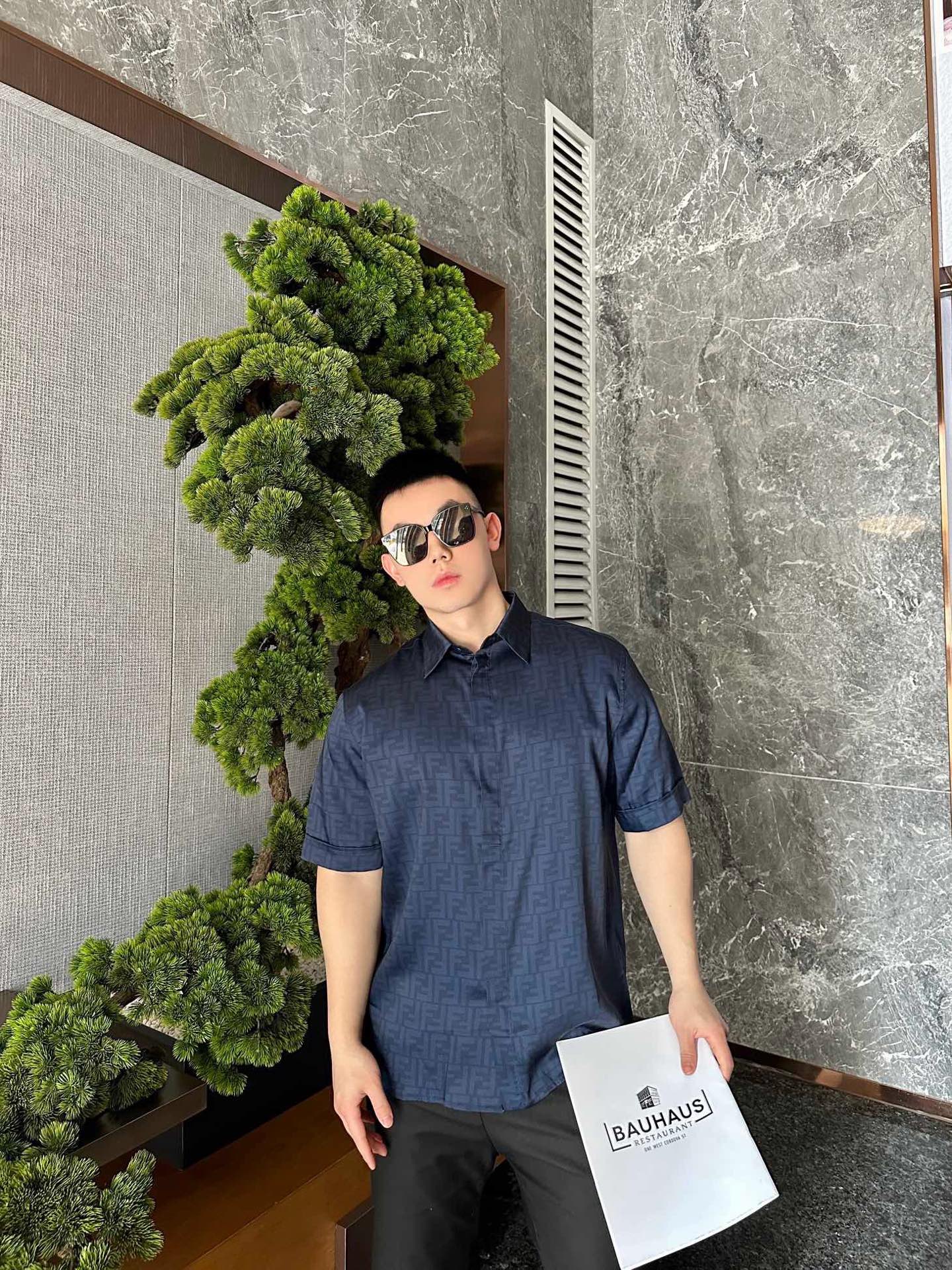 Chain / Fendi Men's Single Buckle Short Sleeve Shirt