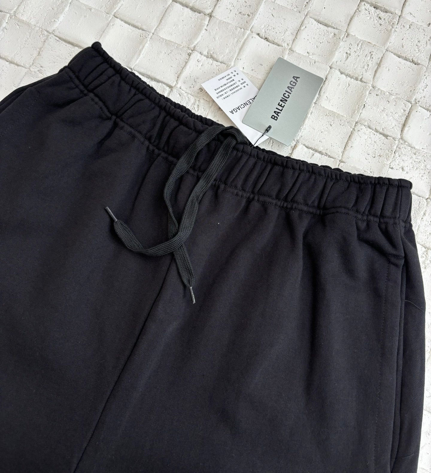 체인2호 / 발렌시아가 남성 25Ss 링 자수 반바지