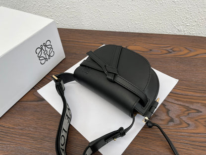 Yang Factory / Loewe Saddle Bag