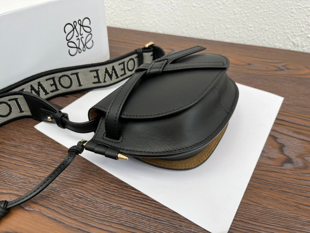 Yang Factory / Loewe Saddle Bag