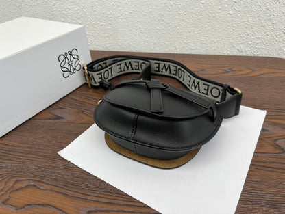 Yang Factory / Loewe Saddle Bag