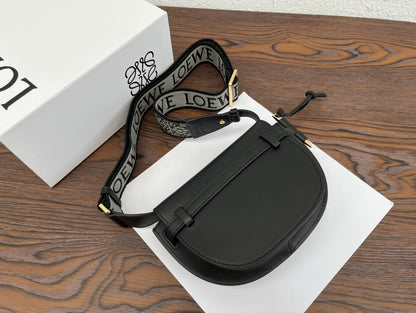 Yang Factory / Loewe Saddle Bag
