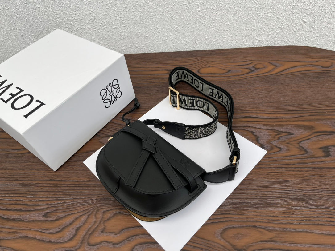 Yang Factory / Loewe Saddle Bag