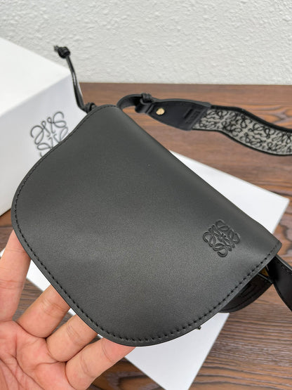 Yang Factory / Loewe Saddle Bag