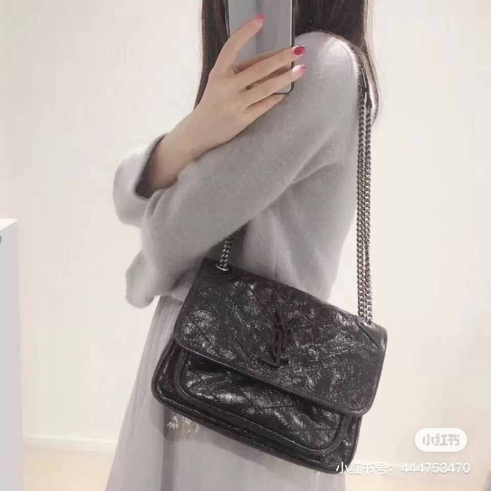 양 공장 / 생 로랑 체인 백