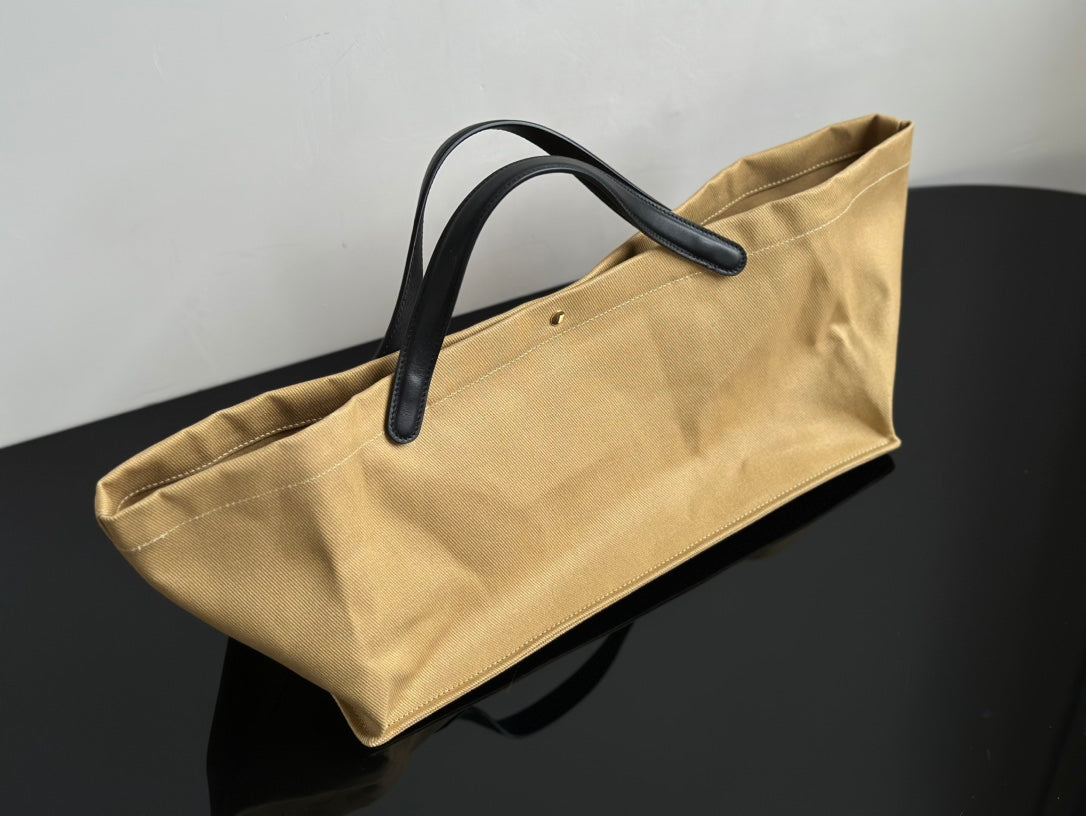 Two factories / The Row canvas bag