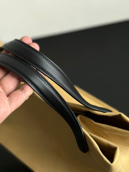Two factories / The Row canvas bag