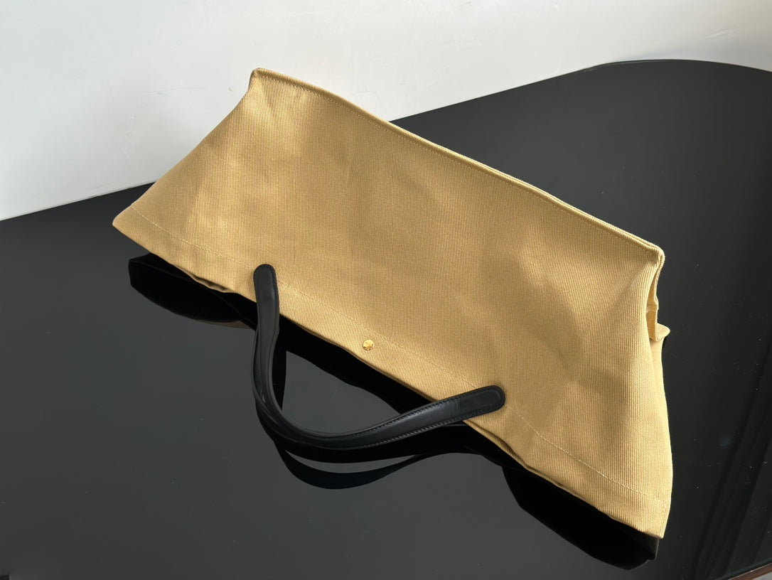 Two factories / The Row canvas bag