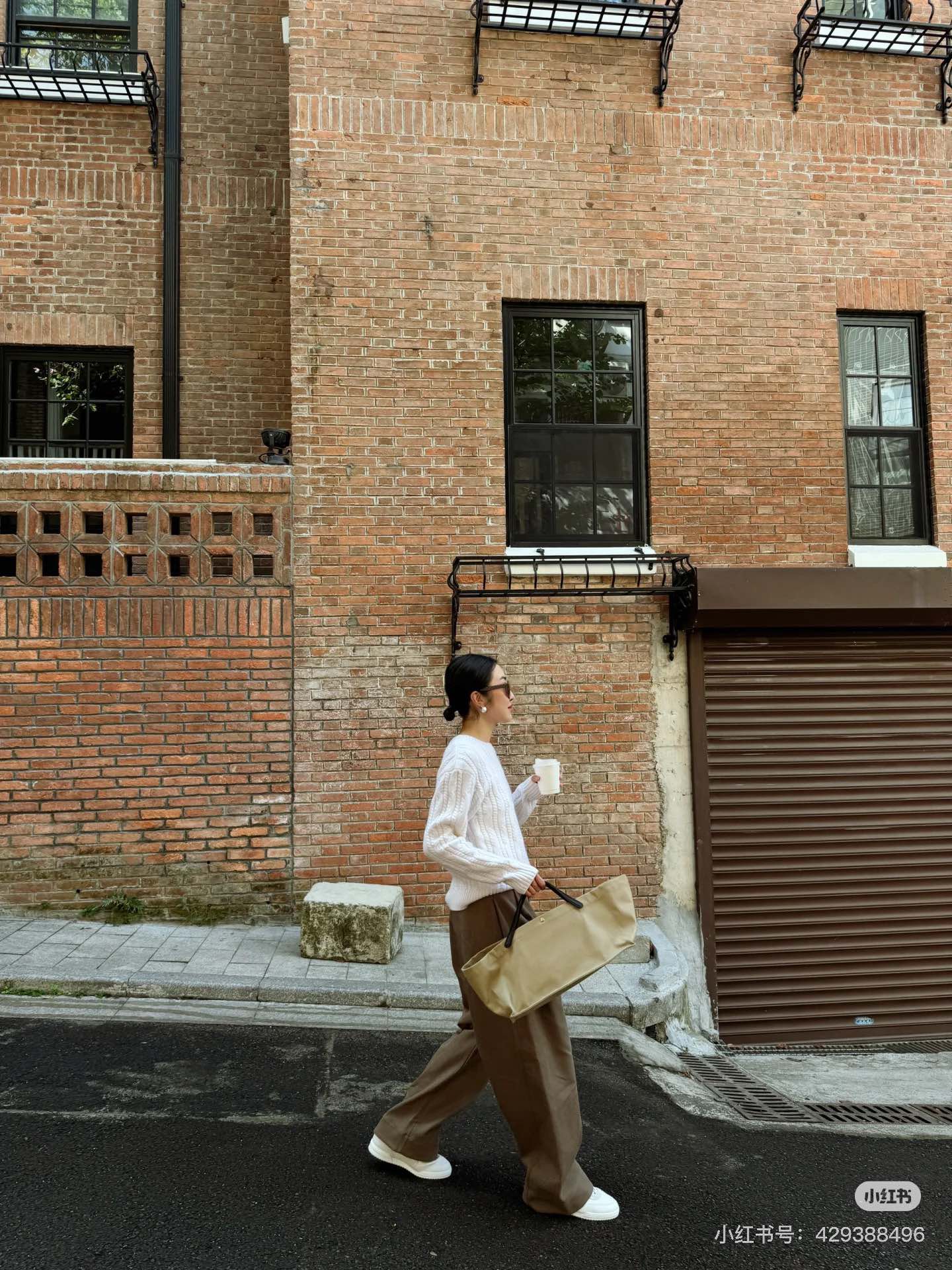 Two factories / The Row canvas bag