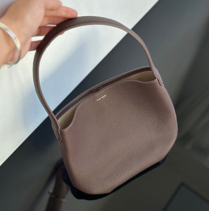 양 공장 / The Row Bucket Bag
