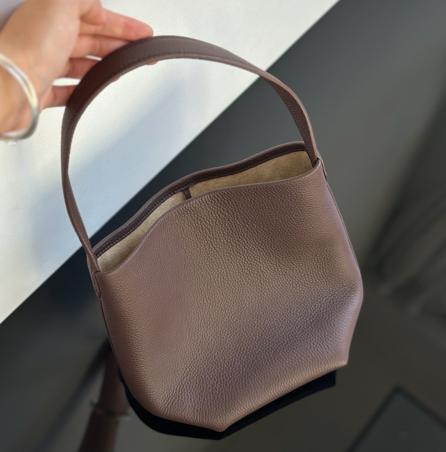 양 공장 / The Row Bucket Bag
