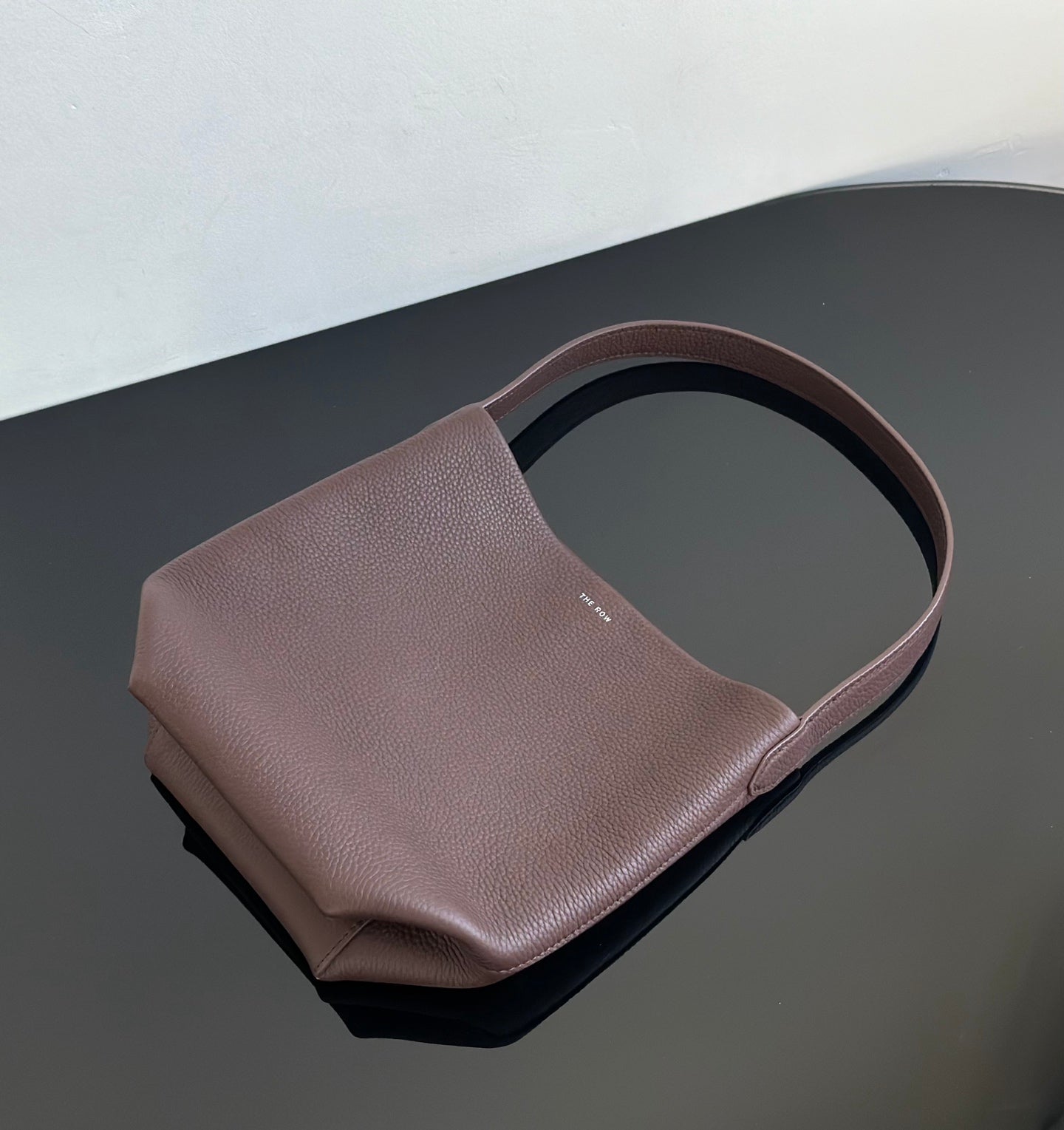 양 공장 / The Row Bucket Bag