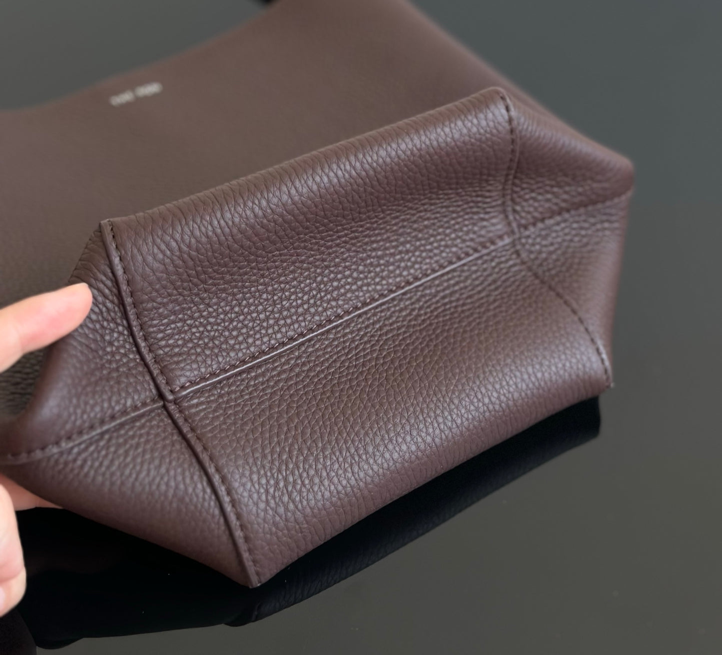 양 공장 / The Row Bucket Bag