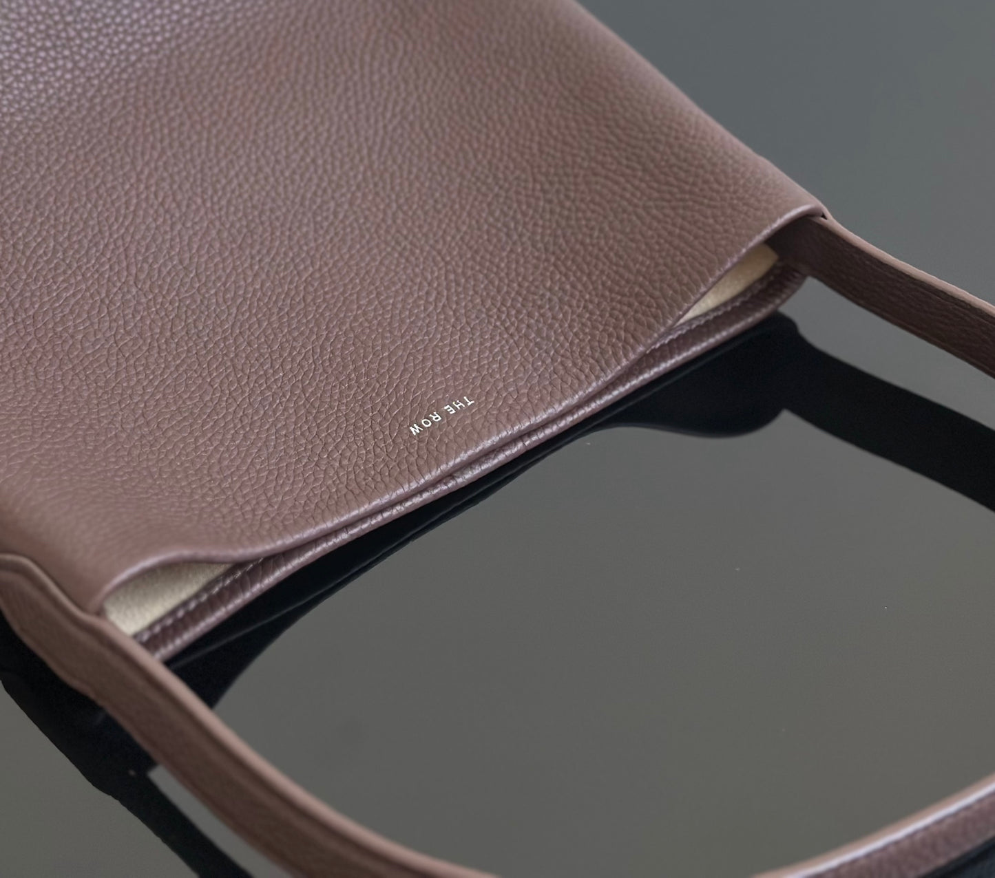 양 공장 / The Row Bucket Bag