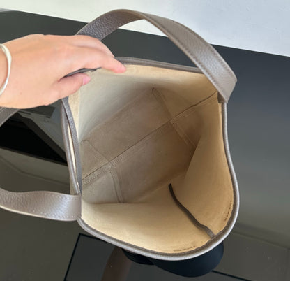 양 공장 / The Row Bucket Bag