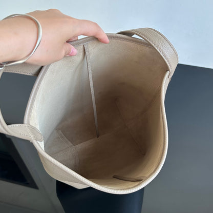 양 공장 / The Row Bucket Bag