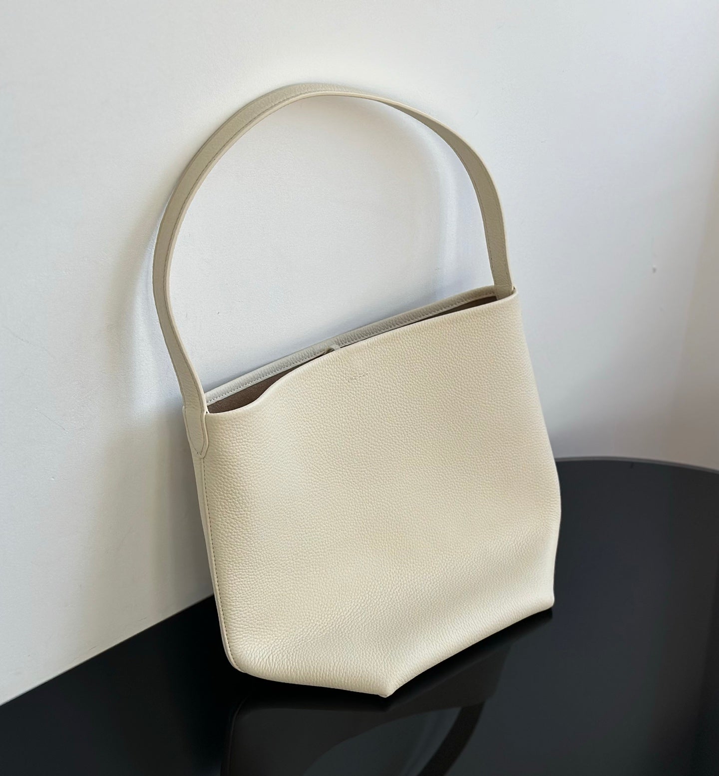 양 공장 / The Row Bucket Bag