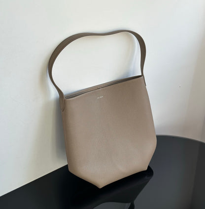 양 공장 / The Row Bucket Bag
