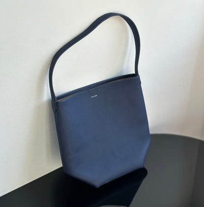 양 공장 / The Row Bucket Bag