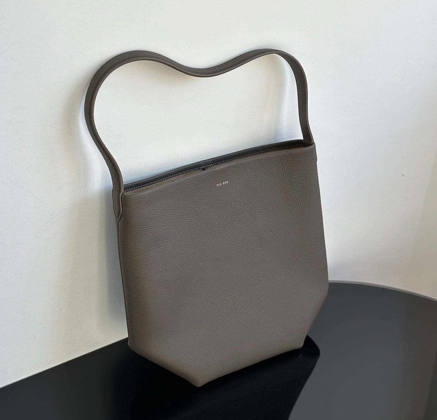 양 공장 / The Row Bucket Bag