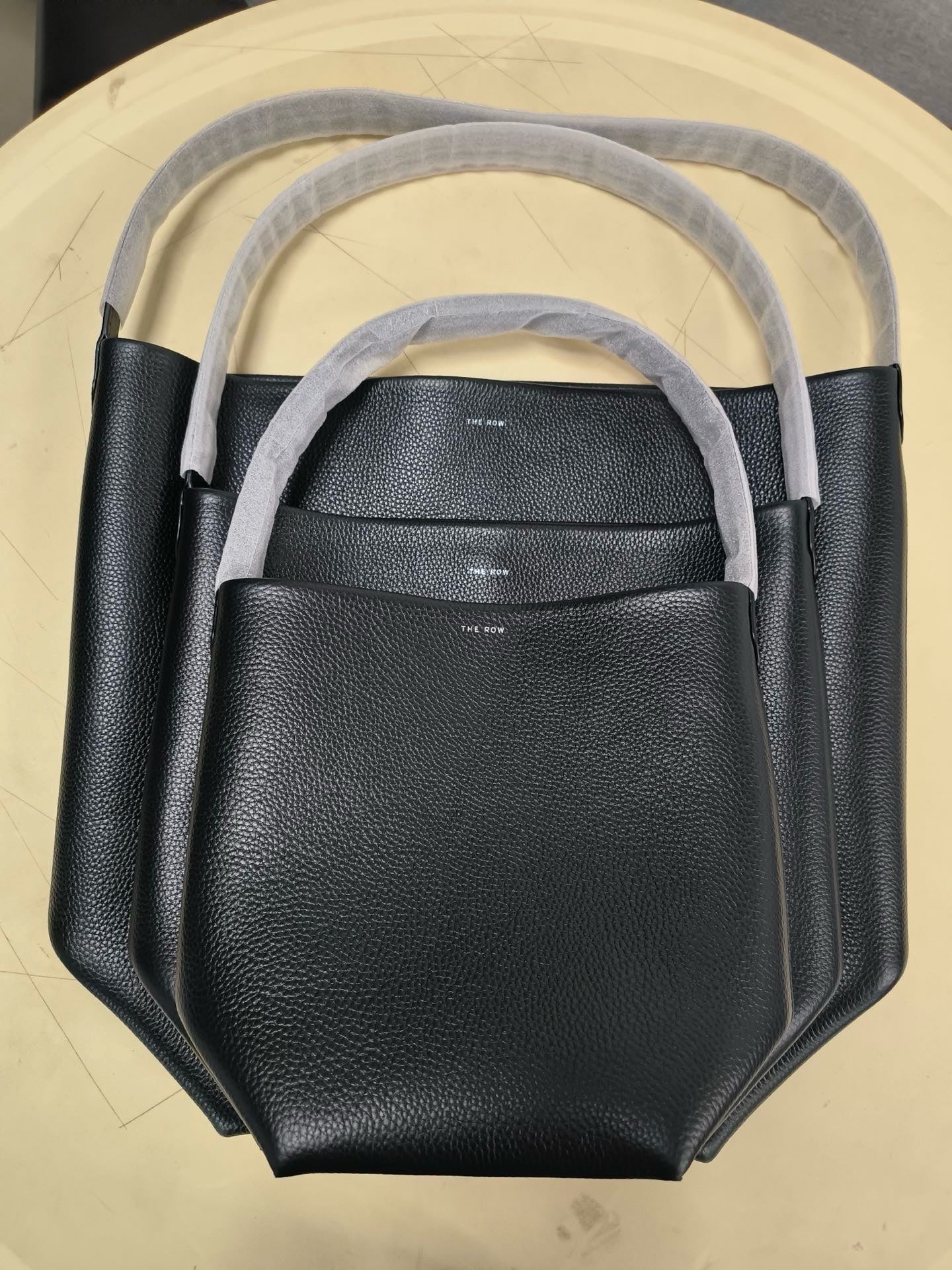 양 공장 / The Row Bucket Bag