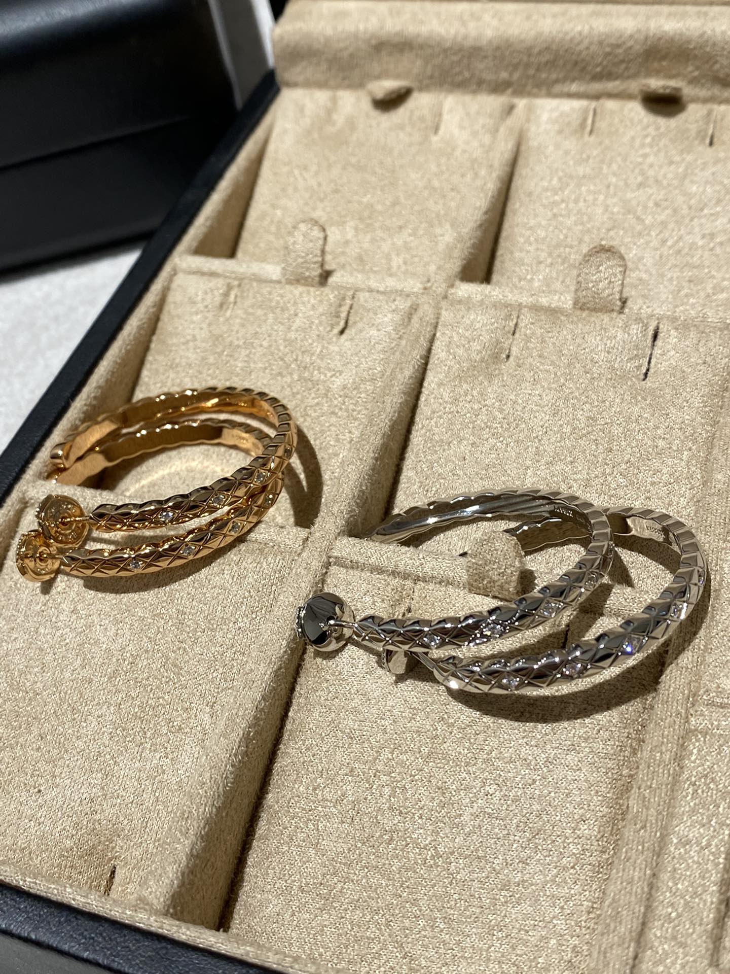 Boss accessories / Chanel women's earrings