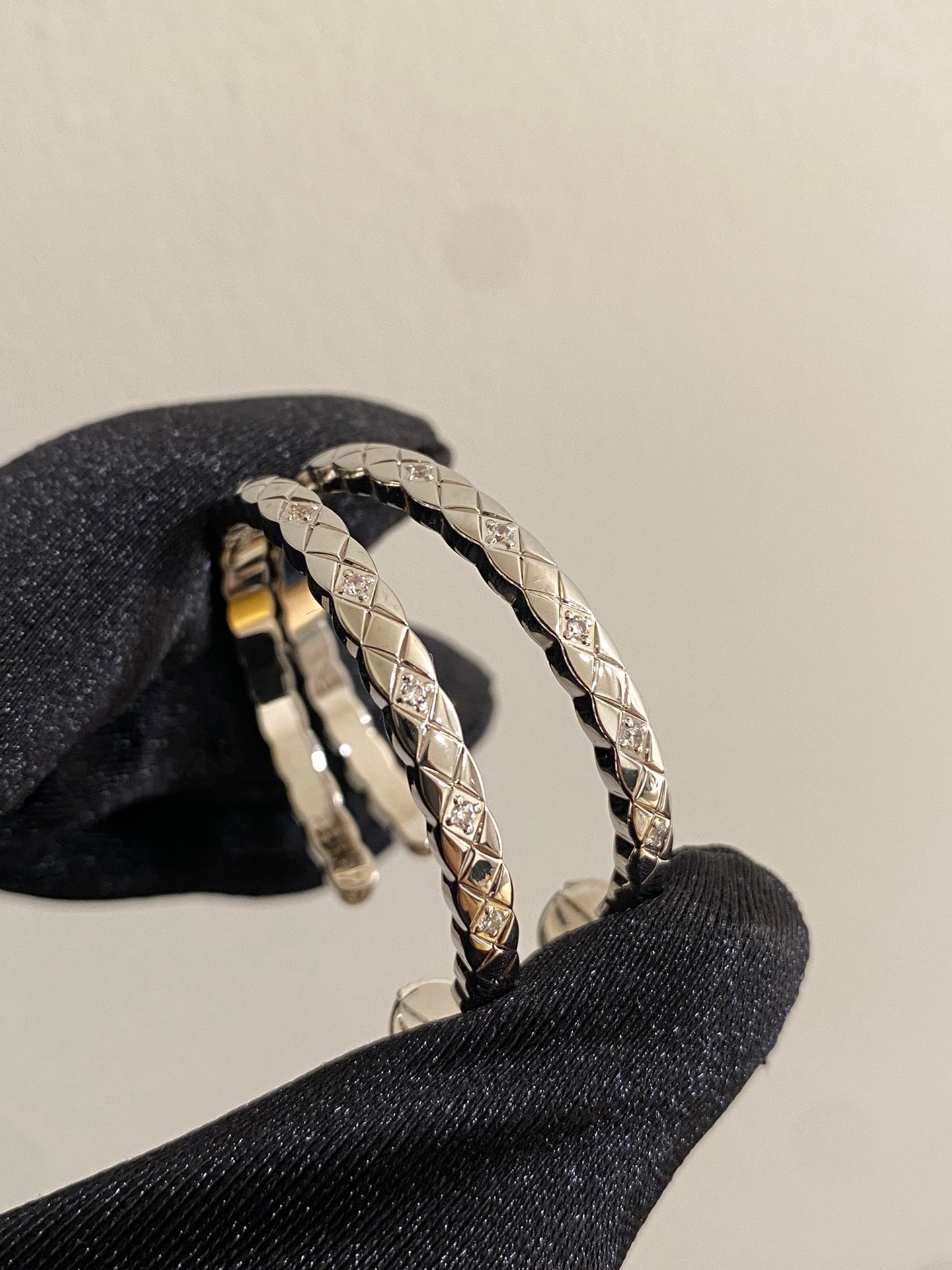 Boss accessories / Chanel women's earrings