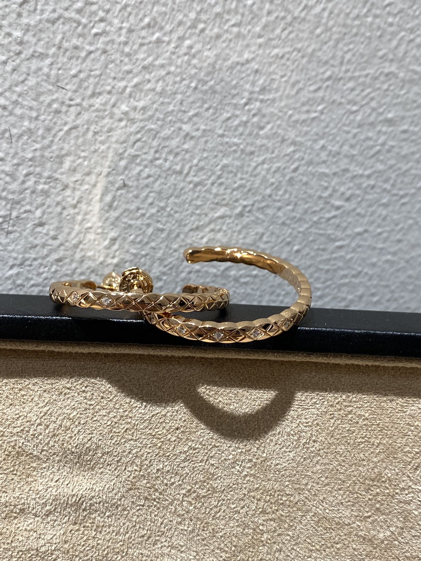Boss accessories / Chanel women's earrings