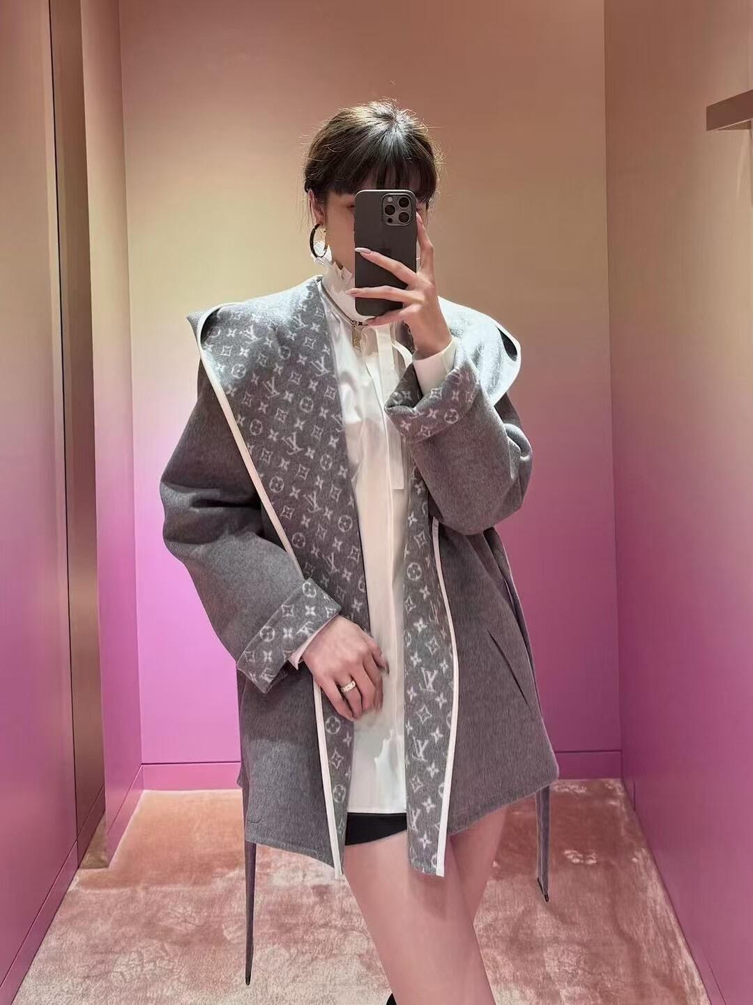 R Factory / 루이비통 여성 후드 코트